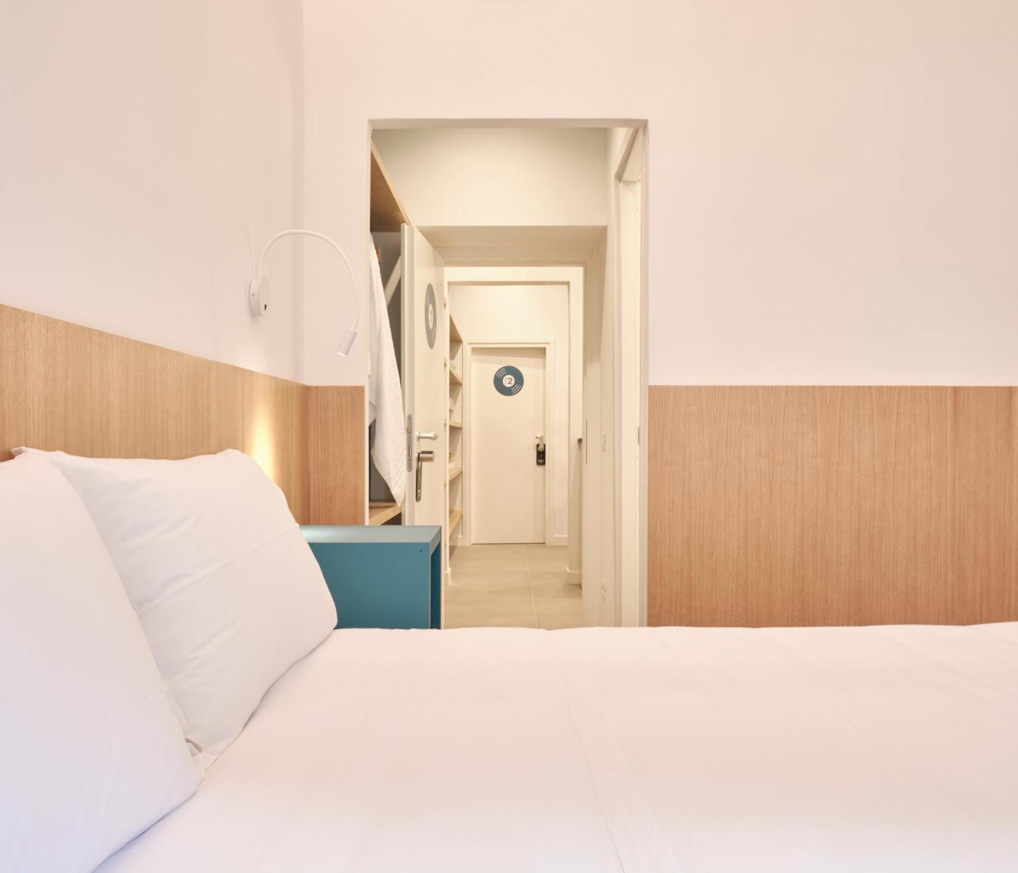 Station To Station Rome Ensuite Rooms — Photos 3